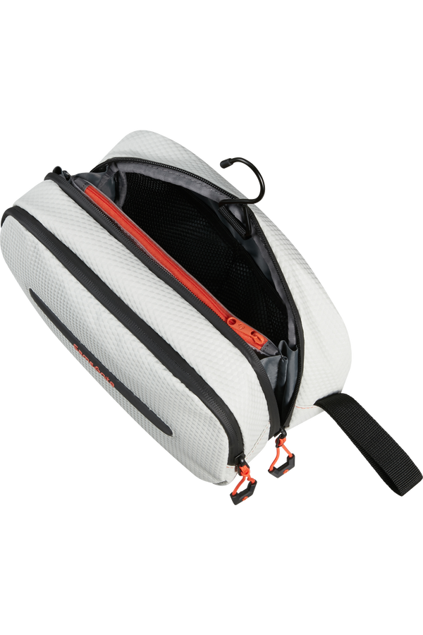 Samsonite Ecodiver Toilet Kit  Cloud White Samsonite Ecodiver Toilet Kit  Cloud White