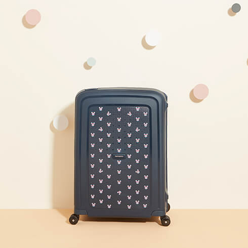 Hallo, Mickey Mouse. Maak kennis met S’Cure! De gezinsvriendelijke, handige, ruime en extreem lichte S’Cure Disney collectie is zowel ideaal voor lange vakanties als voor korte citytrips.